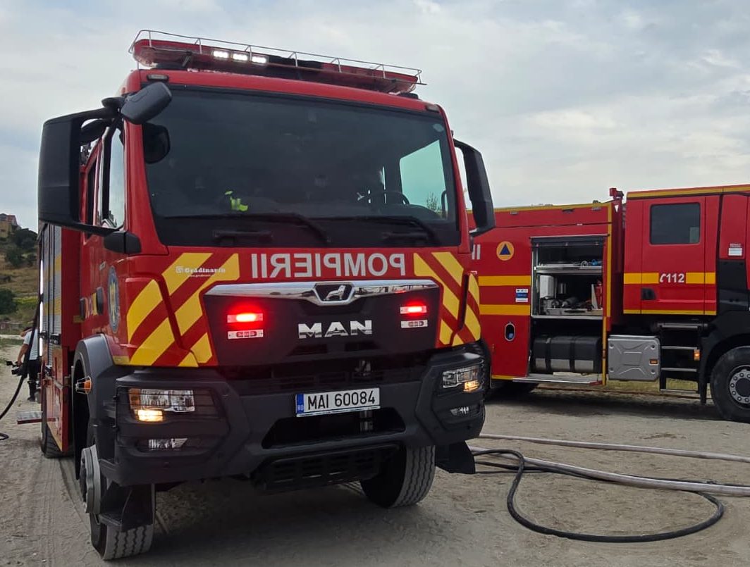 VIDEO Incendiu pe bulevardul Tomis! Totul a pornit de o lumânare uitată aprinsă