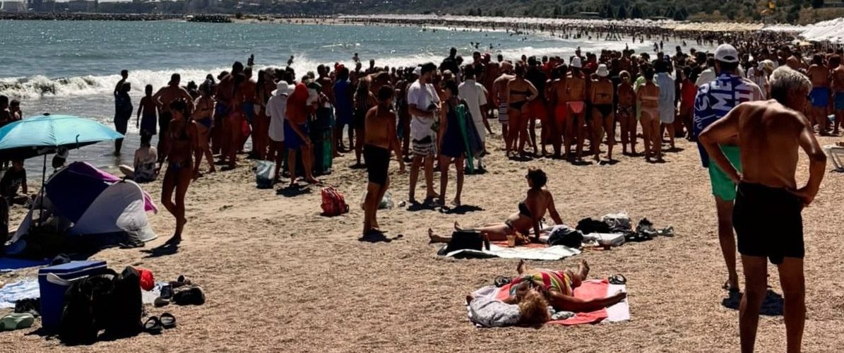 VIDEO Scene DRAMATICE la Eforie: Băiat de 12 ani, resuscitat pe plajă. Se scălda cu fratele lui geamăn, nesupravegheați