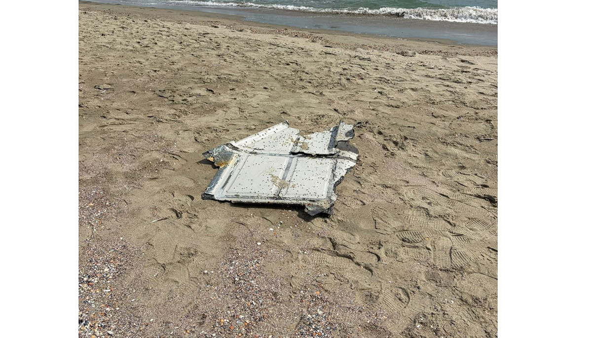 ULTIMA ORĂ: Au fost semnalate bucăți de dronă pe plaja Novum din Olimp