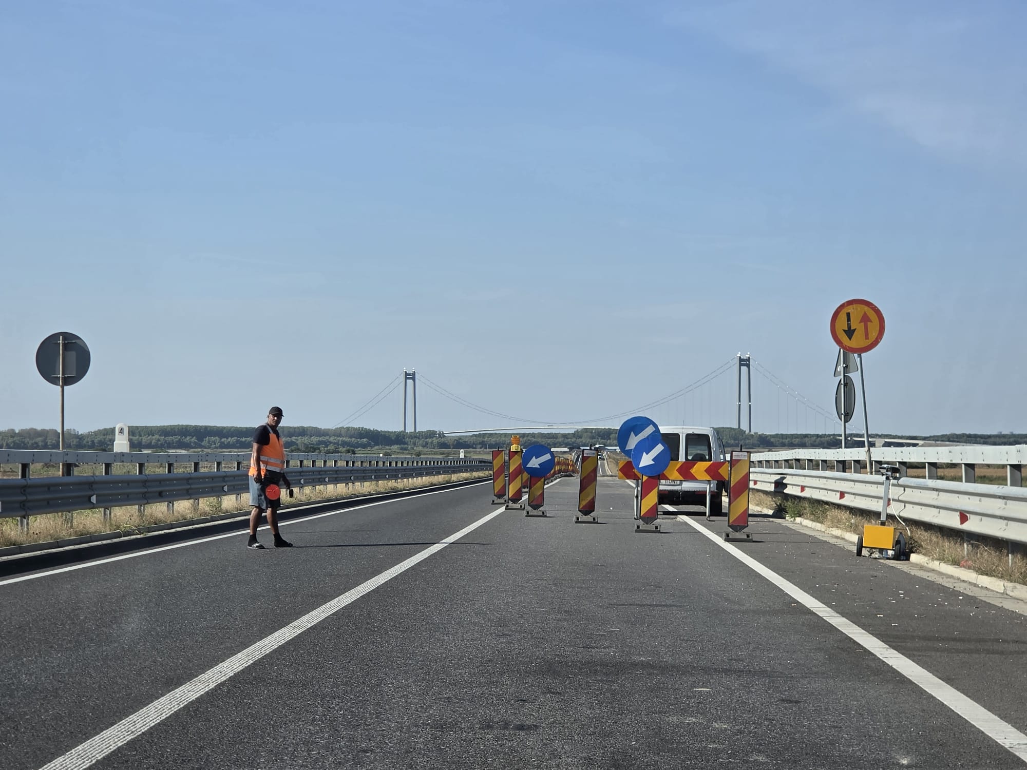 FOTO ATENȚIE, șoferi: Se asfaltează pe DN22J. Sunt restricții de circulație