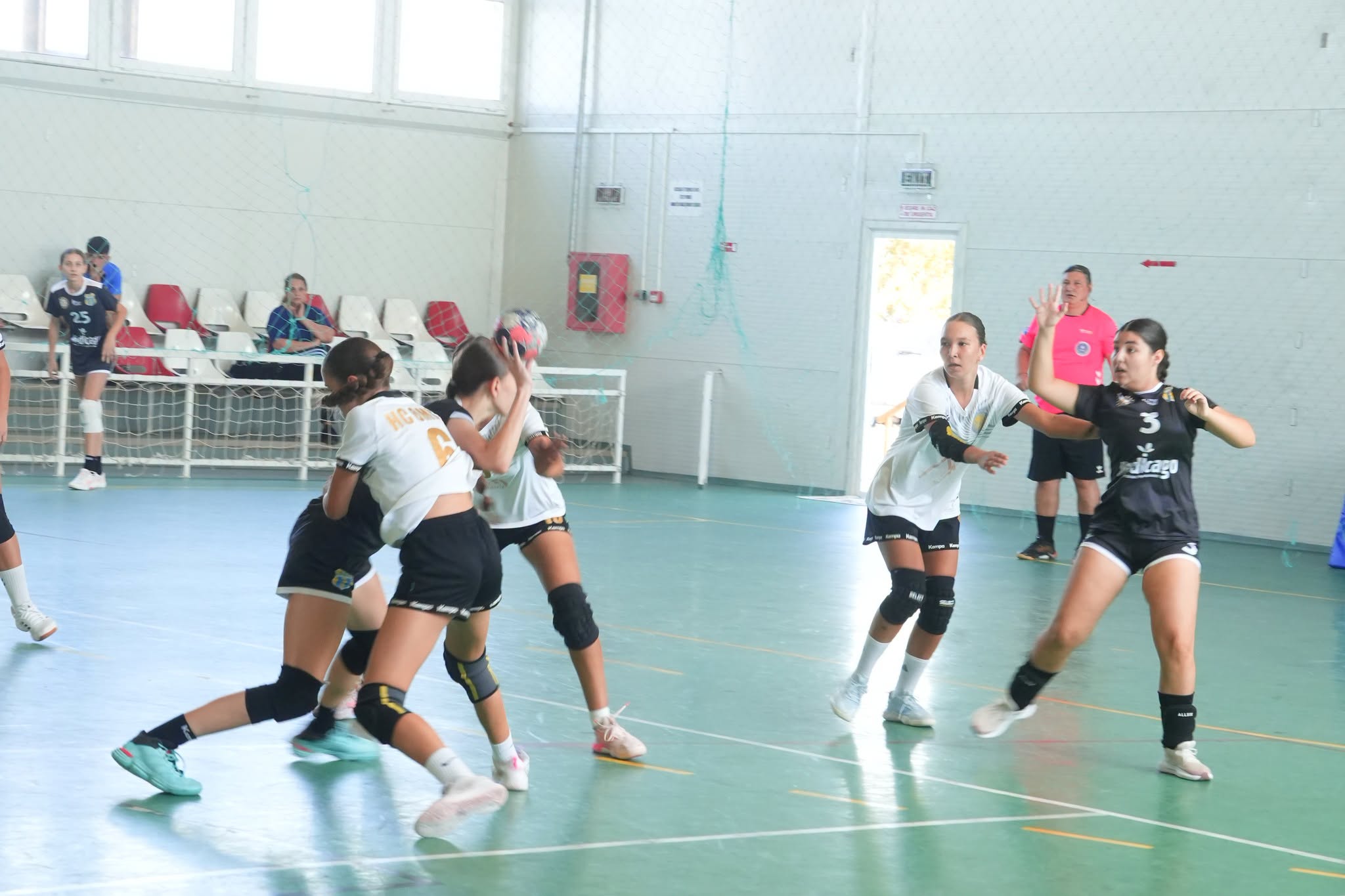 FOTO Eveniment sportiv de top la Cumpăna: Începe Campionatul Național de handbal juvenil