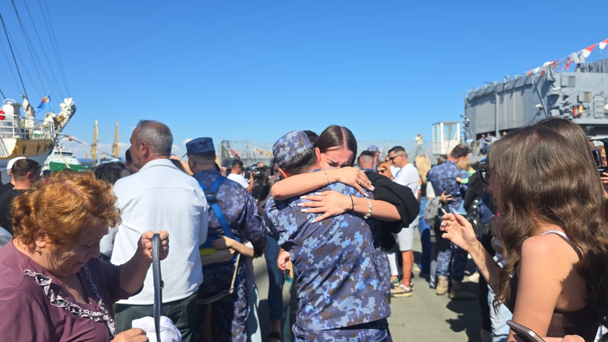 FOTO VIDEO Revedere EMOȚIONANTĂ în Portul Militar Constanța: Studenții și marinarii de pe Bricul Mircea s-au întors acasă, după cinci luni pe mare