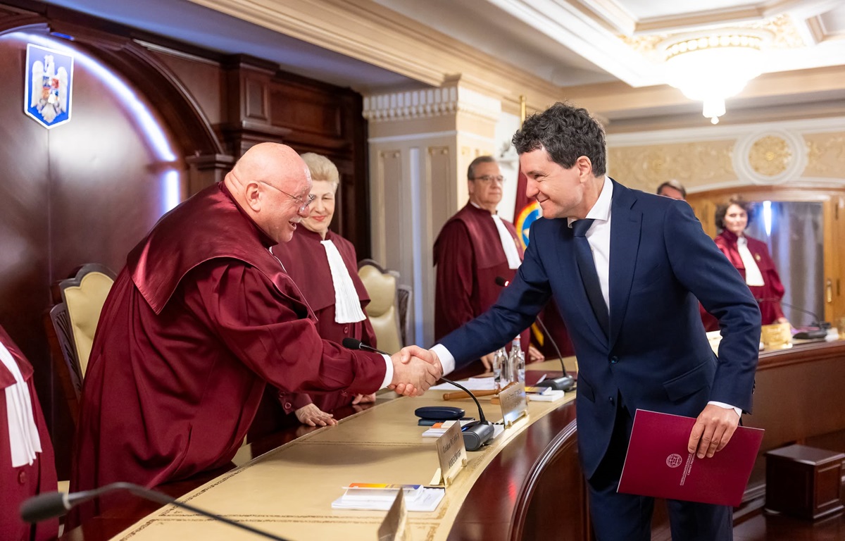 Deputatul USR Emanuel Ungureanu spune că va sesiza DNA și ANI după ce Cristian Deliorga, judecător CCR, a zburat cu avion privat la Mykonos