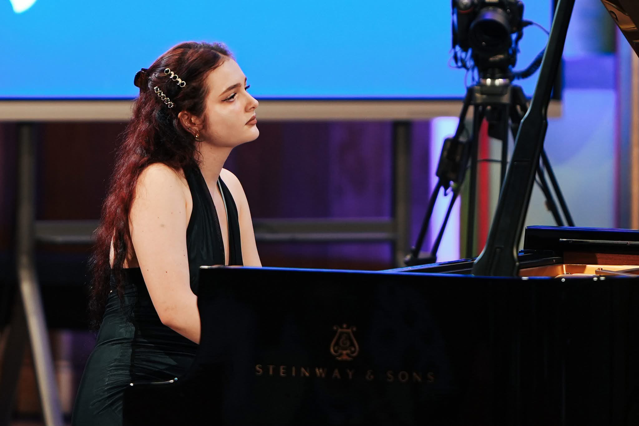 Inya Maria Cutova, elevă a Colegiului Național de Arte Regina Maria, a obținut premiul III și premiul special Jean Mihail la Concursul Internațional de Pian Dinu Lipatti