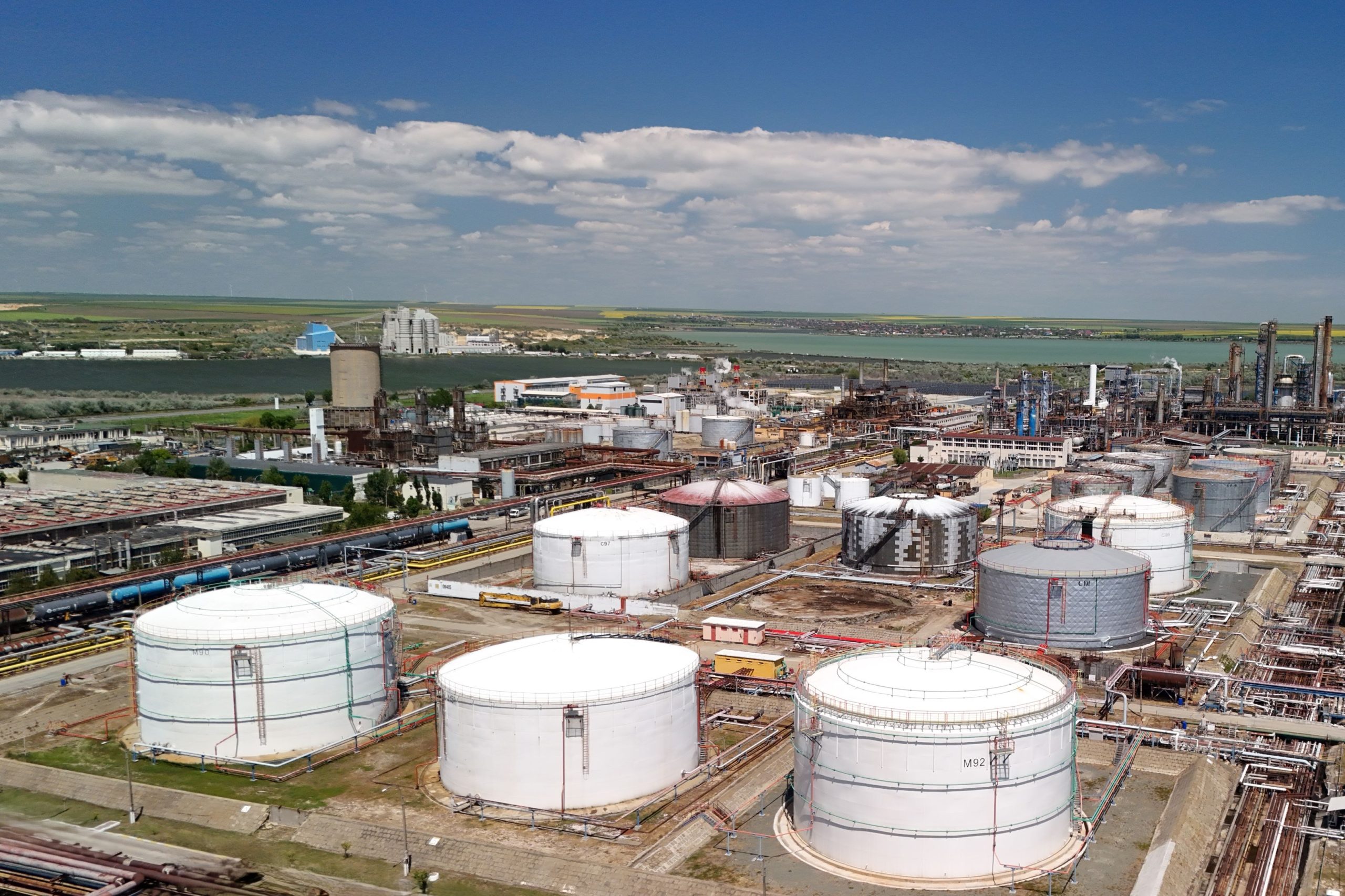 Investiții strategice în modernizarea și extinderea capacității de stocare a rafinăriei Petromidia