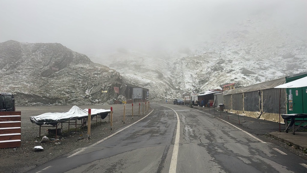 A nins pe Transfăgărășan! Imagine de poveste și precizări importante pentru șoferi