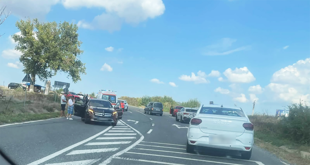Accident pe DJ229, între Zebil și Satu Nou: Mai multe autoturisme, avariate