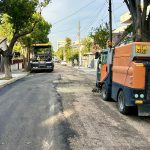 FOTO Echipele de la SC Confort Urban SA asfaltează carosabilul pe strada Dorobanților din cartierul Faleza Nord, pe tronsonul cuprins între strada Unirii și bulevardul Mamaia. Traficul rutier este restricționat TOTAL!