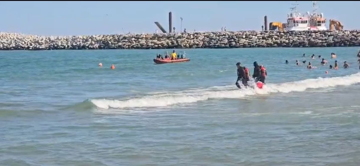 Alertă la Costinești: o persoană este căutată după ce ar fi dispărut în mare