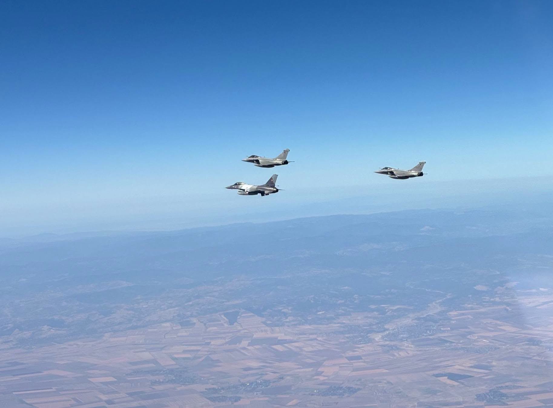 Exercițiu sub comandă NATO: F-16 românești, în misiuni de descurajare deasupra României. Exerciții alături de Spania, Grecia, Franța și Turcia pentru apărarea flancului estic