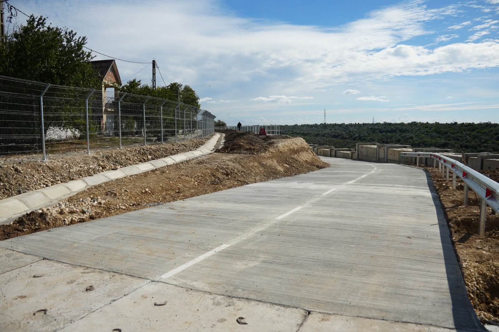 FOTO Primăria Cumpăna, anunț important: Lucrările de punere în siguranță a malului canalului, din zona comunei, aproape de finalizare