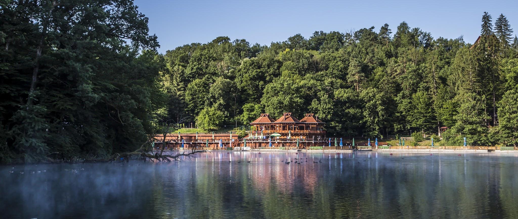 Lacul Ursu Sovata: ce trebuie să știi înainte de un weekend în stațiune